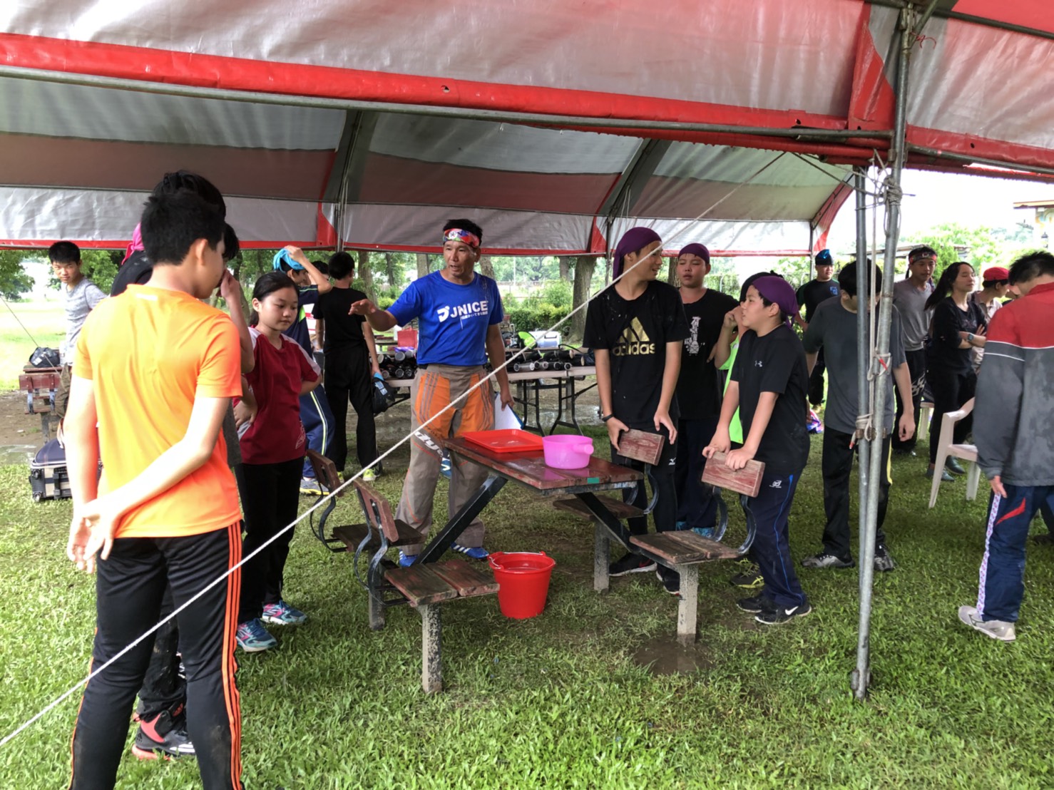 潑水競賽-熊麻吉漆彈隊高雄漆彈夏令營體驗培訓活動