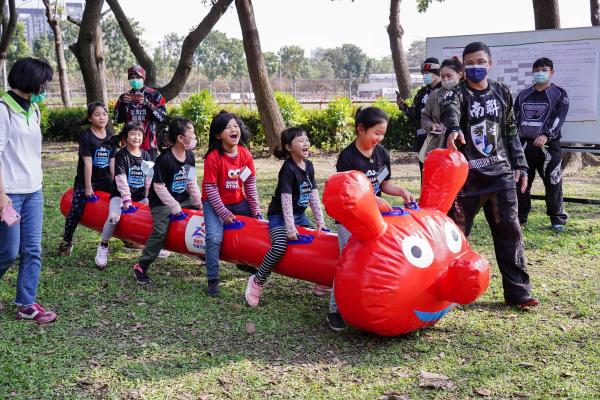 芝麻街冬令營毛毛蟲-熊麻吉漆彈活動團隊