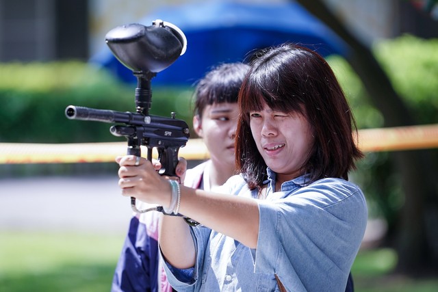 家長固定靶射擊體驗-夏令營,高雄夏令營,親子夏令營,漆彈夏令營,戶外活動,親子活動,水彈夏令營,漆彈場,救國團,社教館,水彈,漆彈,水彈槍,水晶彈