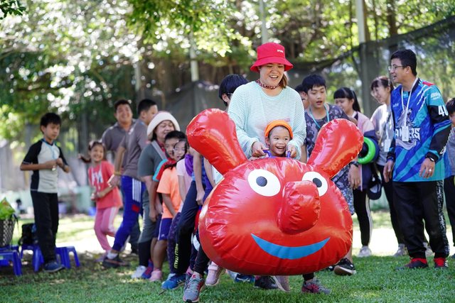 充氣式毛毛蟲趣味競賽－熊麻吉複合式親子夏令營（高雄漆彈夏令營 水彈夏令營）