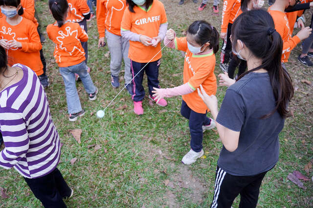 團康活動（溜溜球接力賽）-最頂級與溫馨水彈冬令營活動-長頸鹿美語水彈冬令營-全台最優質高雄水彈團隊（水彈槍 水晶彈 水彈對戰 戶外教學 安親班 補習班 戶外活動）