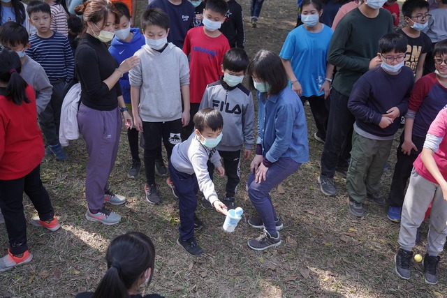 團康活動（接接樂接力賽）-最頂級與溫馨水彈冬令營活動-長頸鹿美語水彈冬令營-全台最優質高雄水彈團隊（水彈槍 水晶彈 水彈對戰 戶外教學 安親班 補習班 戶外活動）