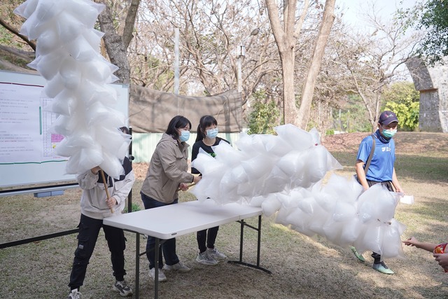 棉花糖贈送-最頂級與溫馨水彈冬令營活動-長頸鹿美語水彈冬令營-全台最優質高雄水彈團隊（水彈槍 水晶彈 水彈對戰 戶外教學 安親班 補習班 戶外活動）