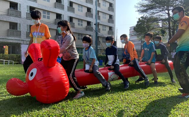 毛毛蟲趣味競賽：南應大戶外水彈冬令營活動-熊麻吉活動團隊（台南應用科技大學漆彈場）