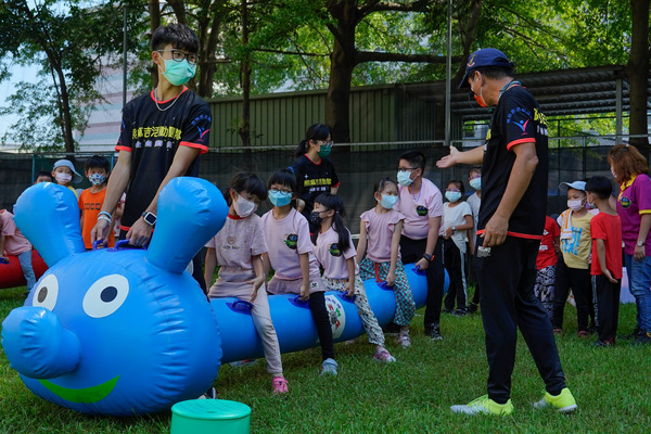 南區漆彈場及水彈活動唯一之充氣式毛毛蟲趣味競賽：高雄台南最專業熊麻吉水彈活動團隊