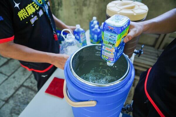 全台唯一水彈提供無限料茶桶飲料（高雄台南最安全專業多元溫馨歡樂水彈）提供補習班幼兒園夏令營冬令營多元水彈夏令營活動：長頸鹿美語麻豆分校樂群課輔（安親班、補習班）優質推薦