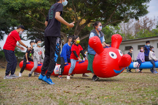 毛毛蟲趣味競賽-高雄台南漆彈場唯一設備（熊麻吉活動團隊）