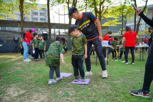 南應大漆彈場（傑尼爾幼兒園）：伴我同行趣味競賽，團康活動趣味競賽設備租用、規劃、設計、帶領、主持：熊麻吉活動團隊提供完整專業服務