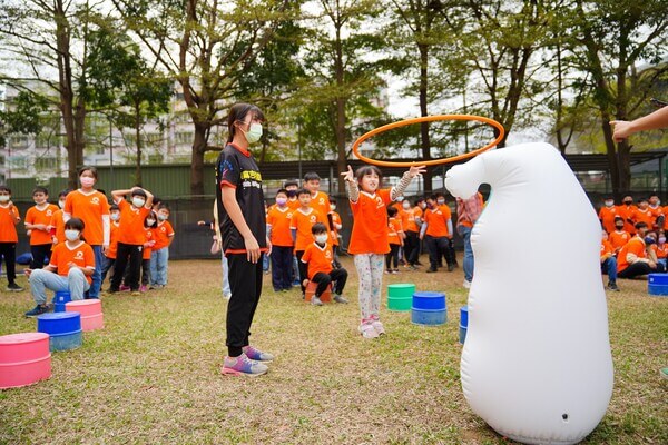 投擲高手團康活動趣味競賽：補習班安親班戶外教學、公司聯誼、校慶運動會活動（熊麻吉活動團隊）高雄台南漆彈場水彈場地唯一提供免費